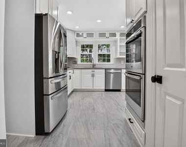 6143 Poburn Landing Court - Photo Thumbnail 15