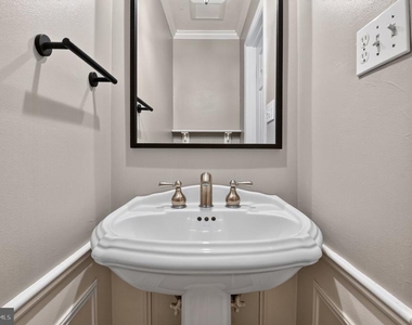 6143 Poburn Landing Court - Photo Thumbnail 17
