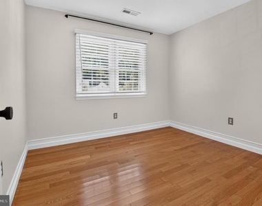6143 Poburn Landing Court - Photo Thumbnail 30