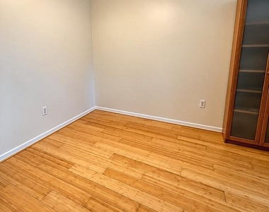 7723 Inversham Drive - Photo Thumbnail 2