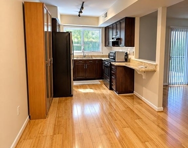 7723 Inversham Drive - Photo Thumbnail 3