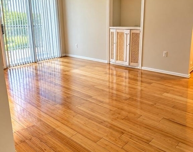 7723 Inversham Drive - Photo Thumbnail 4