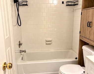 7723 Inversham Drive - Photo Thumbnail 5