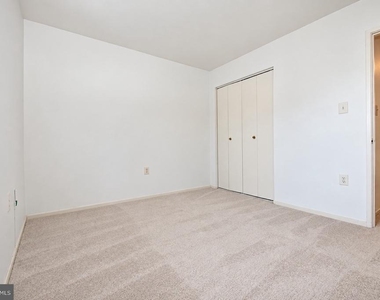 7819 Harrowgate Circle - Photo Thumbnail 11