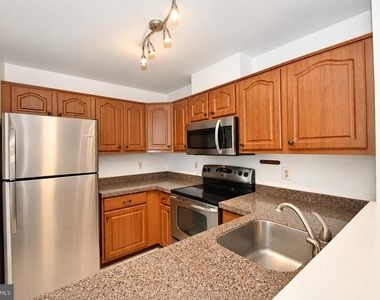 7819 Harrowgate Circle - Photo Thumbnail 7