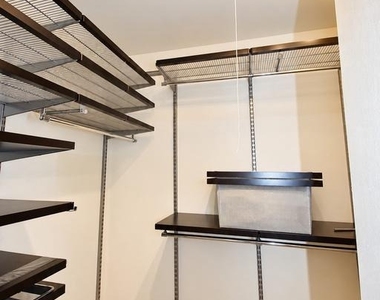 7819 Harrowgate Circle - Photo Thumbnail 20