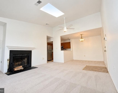 7819 Harrowgate Circle - Photo Thumbnail 5