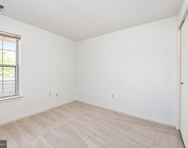 7819 Harrowgate Circle - Photo Thumbnail 10