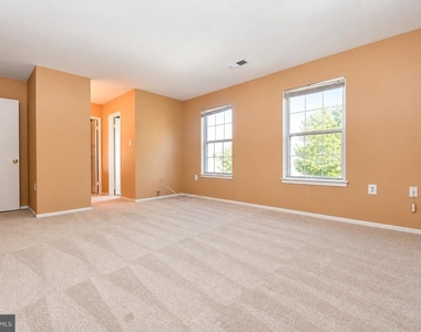 7819 Harrowgate Circle - Photo Thumbnail 14