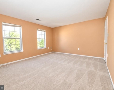 7819 Harrowgate Circle - Photo Thumbnail 13