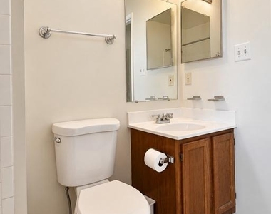 7819 Harrowgate Circle - Photo Thumbnail 17