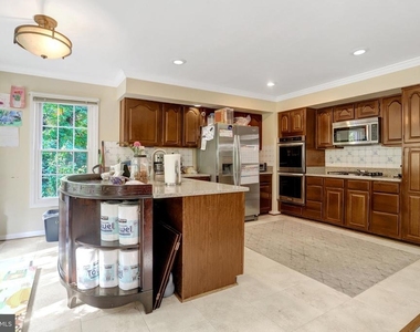 6307 Crooked Oak Lane - Photo Thumbnail 10