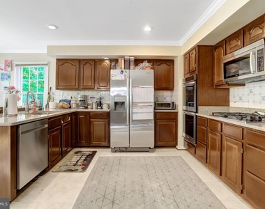 6307 Crooked Oak Lane - Photo Thumbnail 9