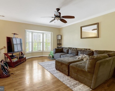 6307 Crooked Oak Lane - Photo Thumbnail 3