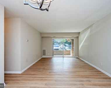 5908 Cove Landing Road - Photo Thumbnail 6