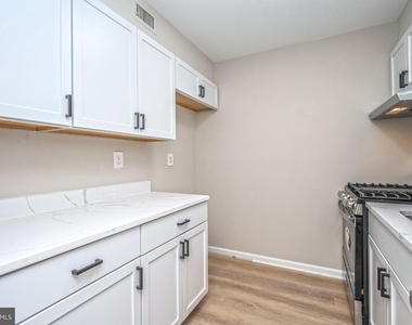 5908 Cove Landing Road - Photo Thumbnail 12
