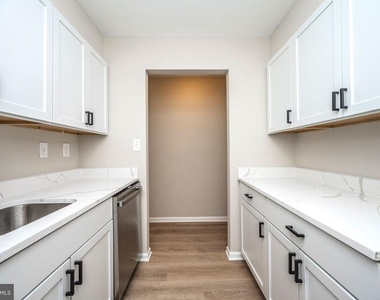 5908 Cove Landing Road - Photo Thumbnail 13