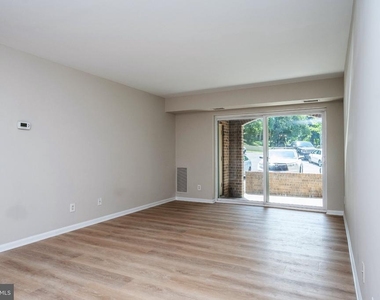 5908 Cove Landing Road - Photo Thumbnail 9
