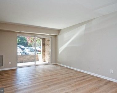 5908 Cove Landing Road - Photo Thumbnail 10
