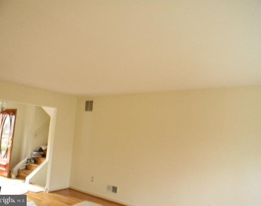 4320 Wakefield Drive - Photo Thumbnail 2