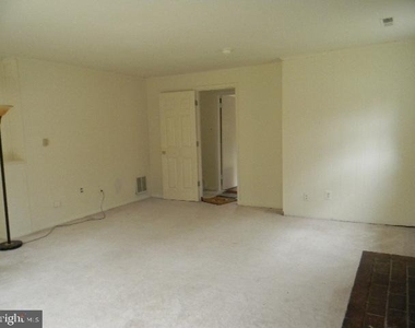 4320 Wakefield Drive - Photo Thumbnail 10