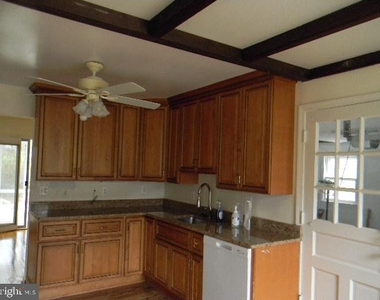 4320 Wakefield Drive - Photo Thumbnail 4