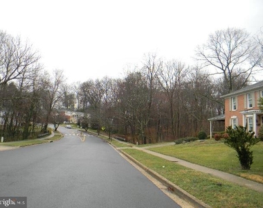 4320 Wakefield Drive - Photo Thumbnail 15
