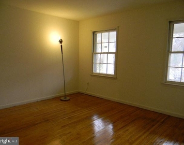 4320 Wakefield Drive - Photo Thumbnail 7