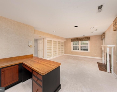 101 Gresham Place - Photo Thumbnail 33