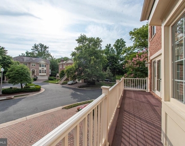 101 Gresham Place - Photo Thumbnail 40