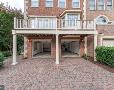 101 Gresham Place - Photo Thumbnail 45