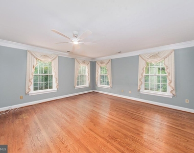 101 Gresham Place - Photo Thumbnail 24