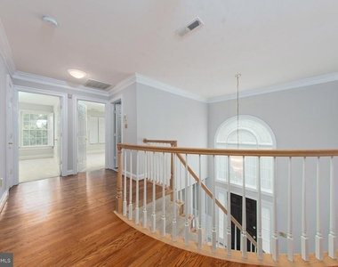 101 Gresham Place - Photo Thumbnail 19