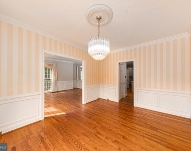 101 Gresham Place - Photo Thumbnail 6