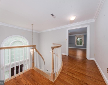 101 Gresham Place - Photo Thumbnail 20