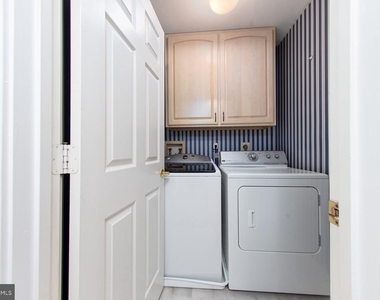 101 Gresham Place - Photo Thumbnail 17