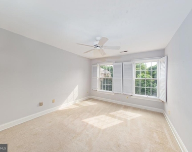 101 Gresham Place - Photo Thumbnail 15