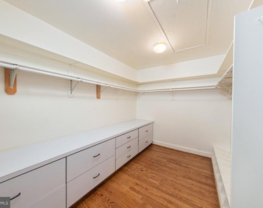 101 Gresham Place - Photo Thumbnail 29