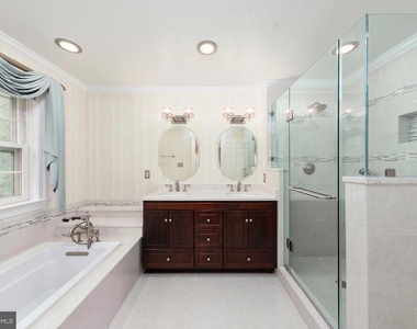 101 Gresham Place - Photo Thumbnail 26