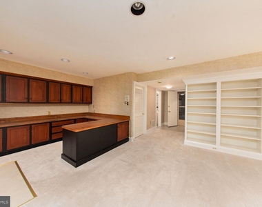 101 Gresham Place - Photo Thumbnail 34