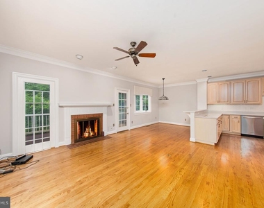 101 Gresham Place - Photo Thumbnail 11