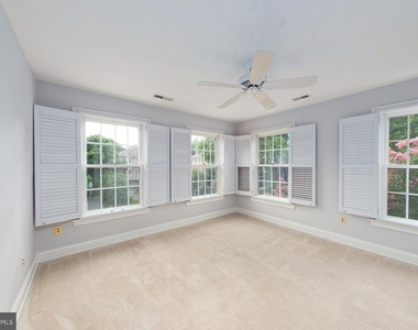 101 Gresham Place - Photo Thumbnail 21