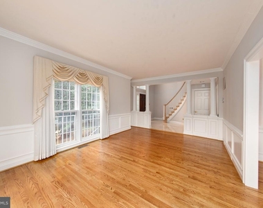 101 Gresham Place - Photo Thumbnail 5