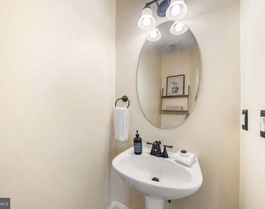 3905 Charles Avenue - Photo Thumbnail 10
