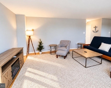 801 N Pitt Street - Photo Thumbnail 4