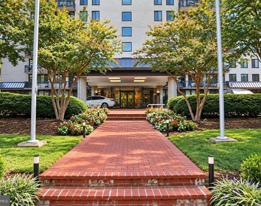 801 N Pitt Street - Photo Thumbnail 1