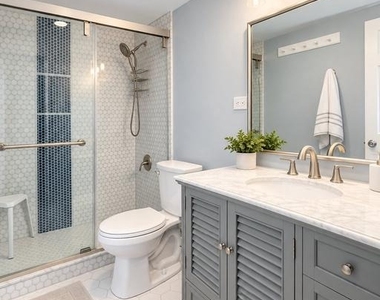801 N Pitt Street - Photo Thumbnail 11