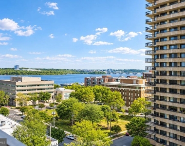 801 N Pitt Street - Photo Thumbnail 18