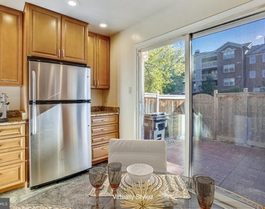 501 Colecroft Court - Photo Thumbnail 8