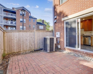 501 Colecroft Court - Photo Thumbnail 9